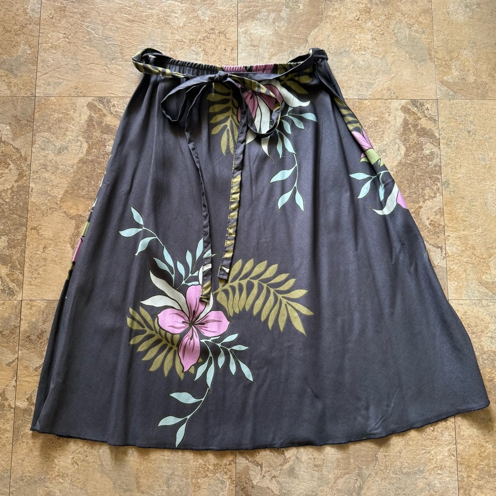 ROXY Floral A-Line Skirt in Charcoal with Pink Floral